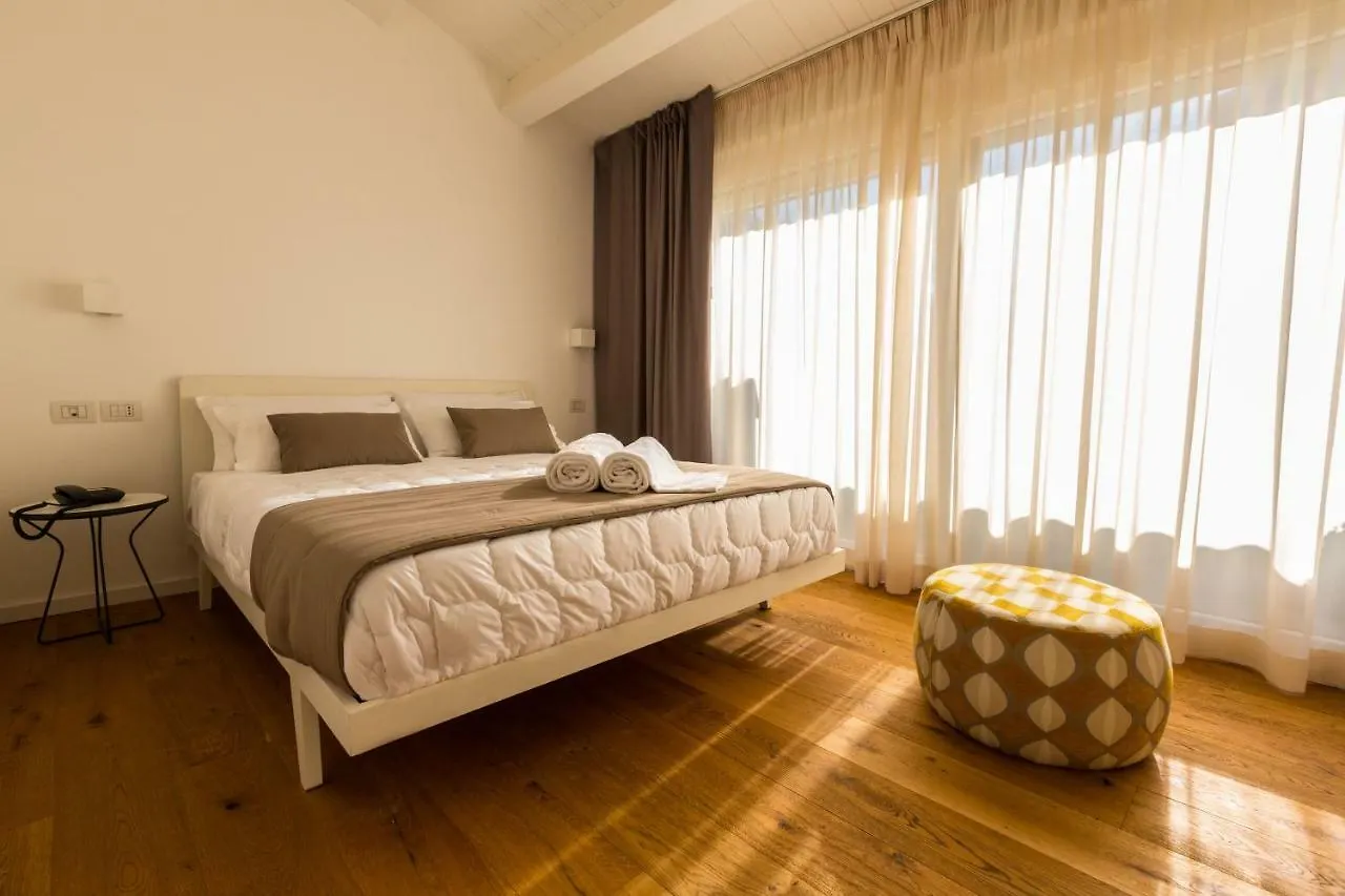 Plebis - B&B in Sicilia nel centro storico di Aeroporto di Catania Fontana Rossa Bed & Breakfast